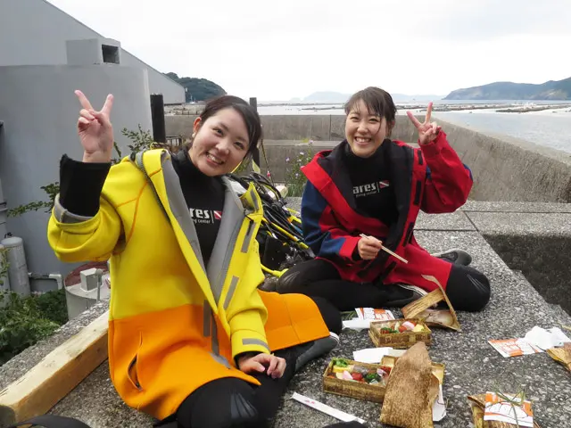 体験ダイビングのランチタイム2