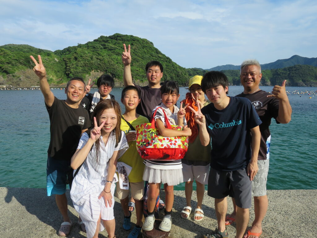 ★ツアー参加者!大募集!!\(゜ロ\)(/ロ゜)/! 基本! ★島根は、1名様~(広島市ピックアップは2名様以上集まれば!)、★高知は2名様以上(交通費キャッシュバックで参加の方は、3名様以上集まれば!)集まるとツアーを開催 (^^)/ ★体験ダイビングも毎日開催しております(^_-)-☆のイメージ