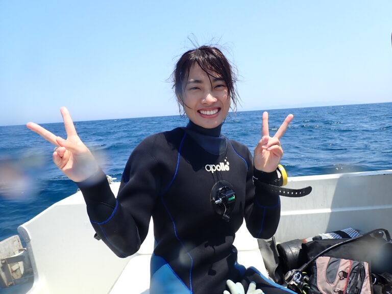 6月末までは、ドライスーツがお勧め！！この時期も各種免許取得コースを開催しています( *´艸｀)　全てコミコミの【☆54,780円～！！】　　　『☆レンタルドライスーツ！』も各サイズご用意！！　やっぱ取りたい時に取得しちゃうのがいいんじゃない(^_-)-☆　
