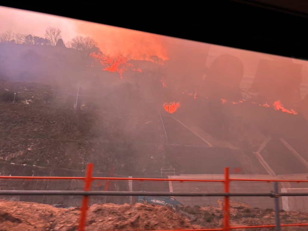 送られて以下映像は、夕日じゃなくて、山火事だった…。のイメージ