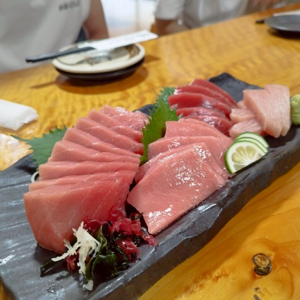 🍽️✨ 夜はお待ちかね!マグロ料理専門店へGO! ✨🍽️のイメージ