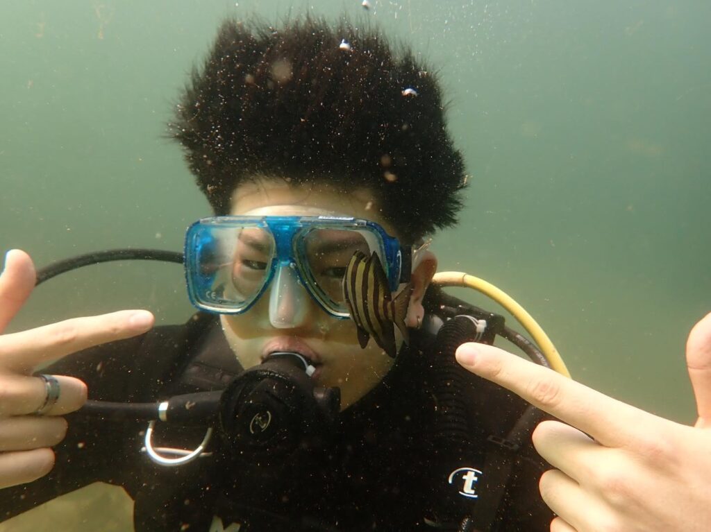 体験ダイビングにチャレンジーーー!!水泳してたから、すぐに水中世界に順応!!のイメージ