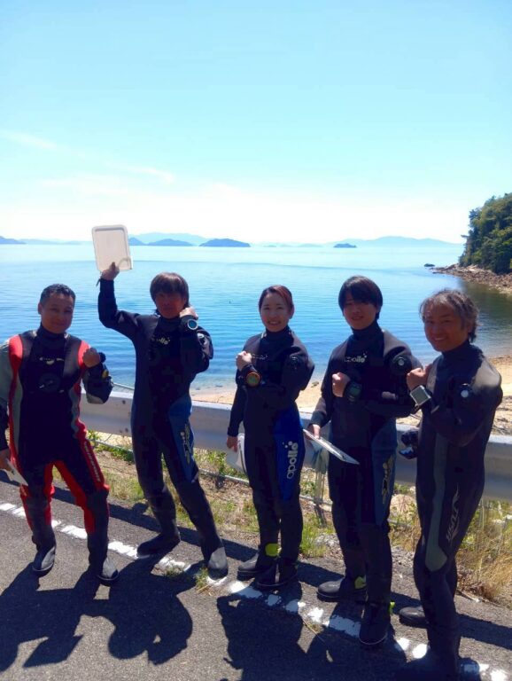 今日は倉橋島で、PADIオープンウォーターライセンス講習😉開催中‼️今日は、カズーと私でタッグを組んでやってます😆